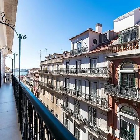 Apartment Stunning 2bdr In Chiado By Lovelystay