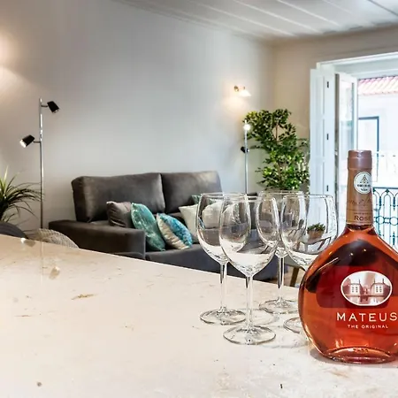 アパート Stunning 2bdr In Chiado By Lovelystay リスボン